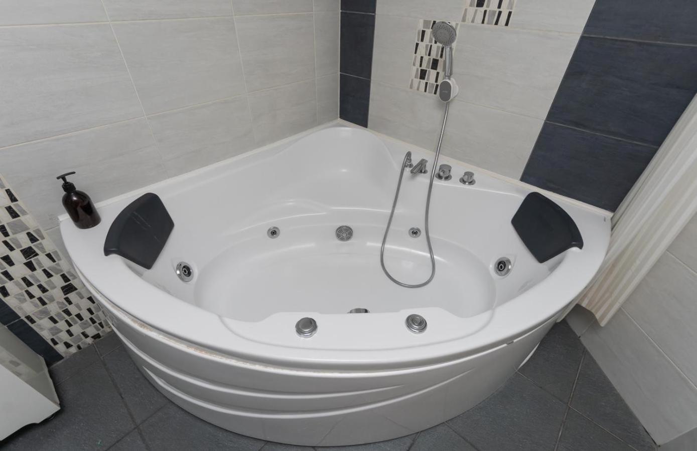 Apartamento Flat24 On Lesi Ukrainki 3 Kiev Exterior foto