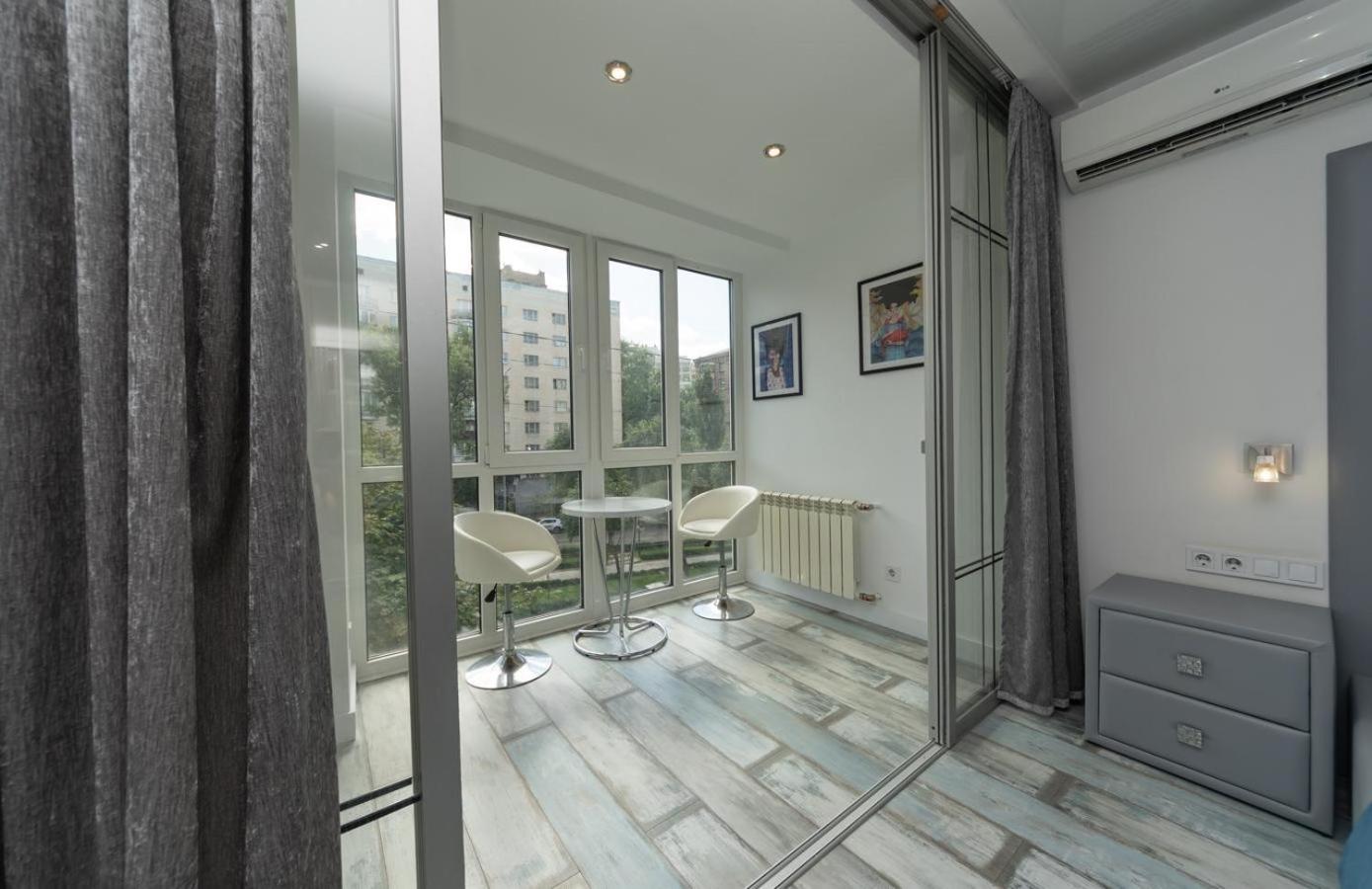 Apartamento Flat24 On Lesi Ukrainki 3 Kiev Exterior foto
